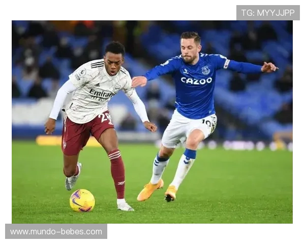 德佩持续展现战术适配性，助力球队在关键时刻逆转局势表现稳健