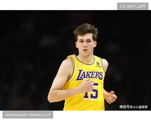 奥斯汀·里夫斯无球跑动频率提升拉开空间助湖人进攻效率显著改善
