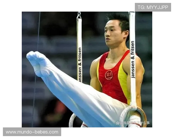 杨威练完倒立回家还得帮娃写作业，这大神到底啥时候能停？